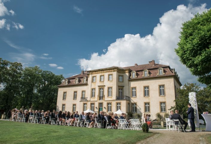 Freie Trauung in Möhler vor dem Schloss