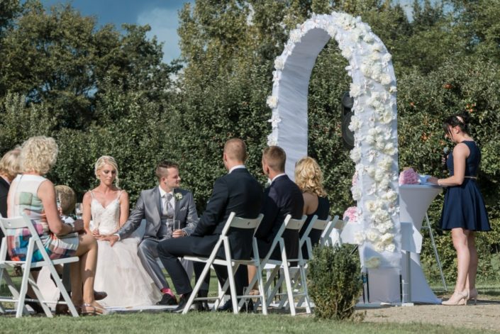 Traubogen und Brautpaar Hochzeit Möhler