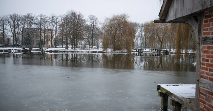 Eisfläche am Schloss Möhler