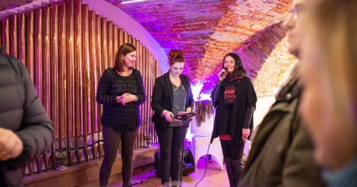 Claudia Zumbansen, Kathrin Horstkötter & Ingrid Schrader am Schloss Möhler