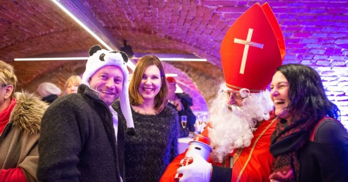 Claudia mit Knecht Ruprecht und Nikolaus am Schloss Möhler