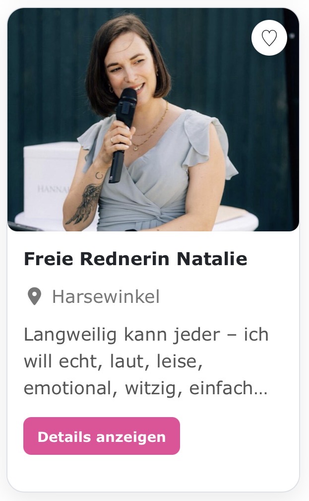 Freie Hochzeitsrednerin „Natalie“ Langweilig kann jeder – ich will echt, laut, leise, emotional, witzig, einfach euch! Wenn ihr also eine Rednerin sucht, die nicht abliest, sondern fühlt, lacht und mit euch feiert, dann lasst uns quatschen.
