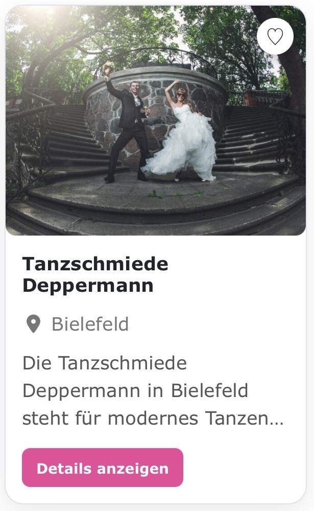 Hochzeitstanz & Tanzschule „Tanzschmiede Deppermann“ Die Tanzschmiede Deppermann in Bielefeld steht für modernes Tanzen in lockerer Atmosphäre. Inhaber Chris Deppermann und sein Team bieten ein breites Spektrum: von klassischen Gesellschaftstänzen und Hochzeitskursen über West Coast Swing bis hin zu Hip-Hop und Kindertanz. Das Motto: Spaß an der Bewegung ohne steife Etikette. Ergänzt wird das Angebot durch Fitness-Specials und regelmäßige Tanzpartys. Ein Treffpunkt für alle Generationen, die das Parkett lieben.