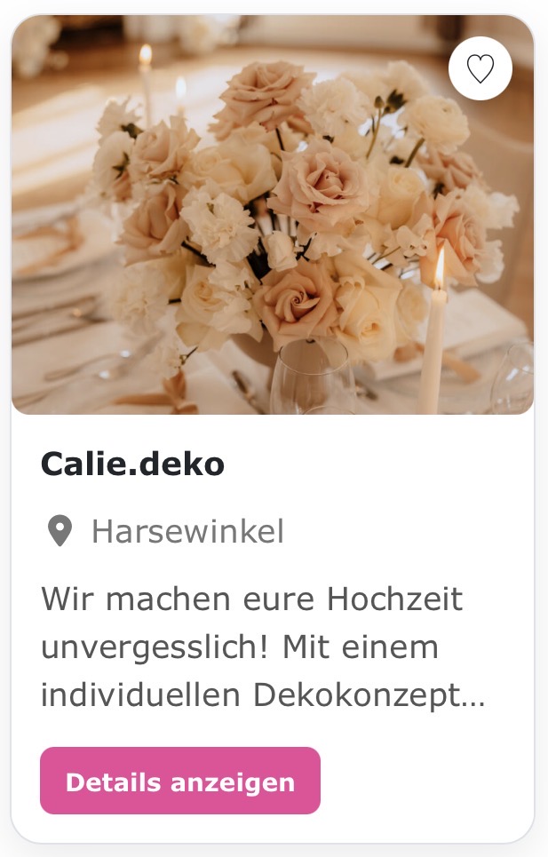 Hochzeits Dekoration „Calie Deko“ Wir machen eure Hochzeit unvergesslich! Mit einem individuellen Dekokonzept schaffen wir eine einzigartige Atmosphäre, die genau zu euch passt. Wir legen dabei viel Wert auf frische Blumen.