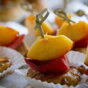 Fingerfood mit Pfirsich, Paprika und Hähnchen Webseite Schloss Möhler