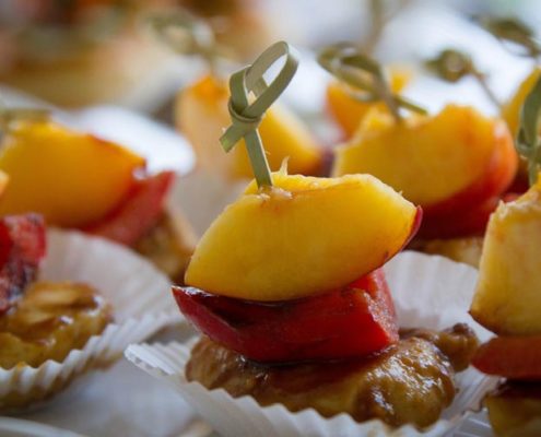 Fingerfood mit Pfirsich, Paprika und Hähnchen Webseite Schloss Möhler