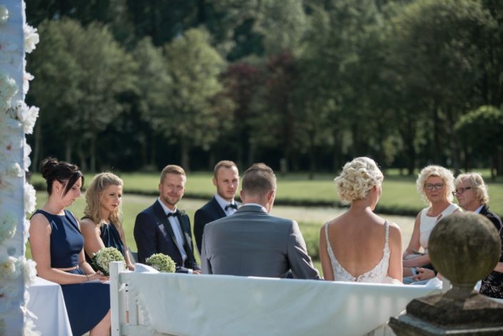Hochzeitspaar bei einer freien Trauung Location Schloss Möhler