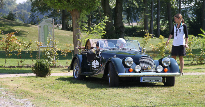 Organisations-Mädel für Oldtimer-Event auf Schloss Möhler